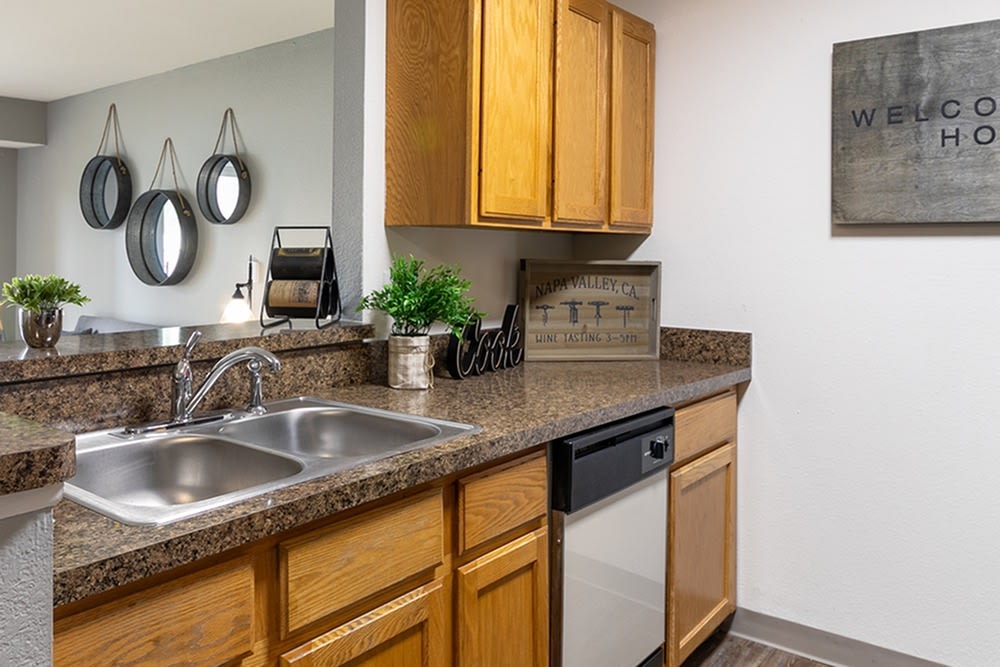 Central Park Apartments Image 9