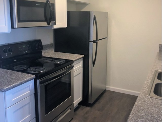 Pinewood Place Apartments Image 10