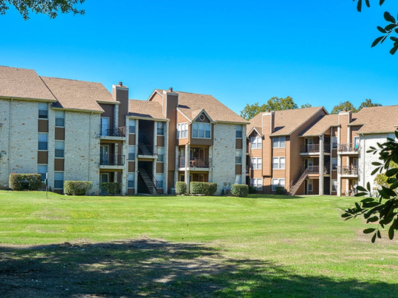 Willow Brook Apartment Homes Image 2
