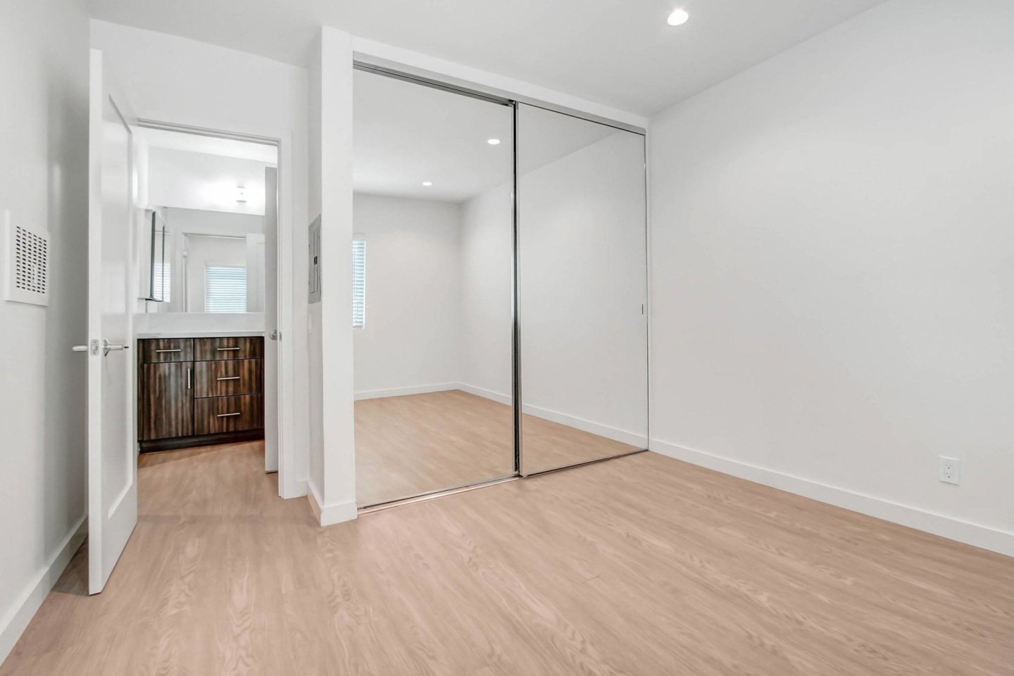 Hollywood Hills Apartments Image 5