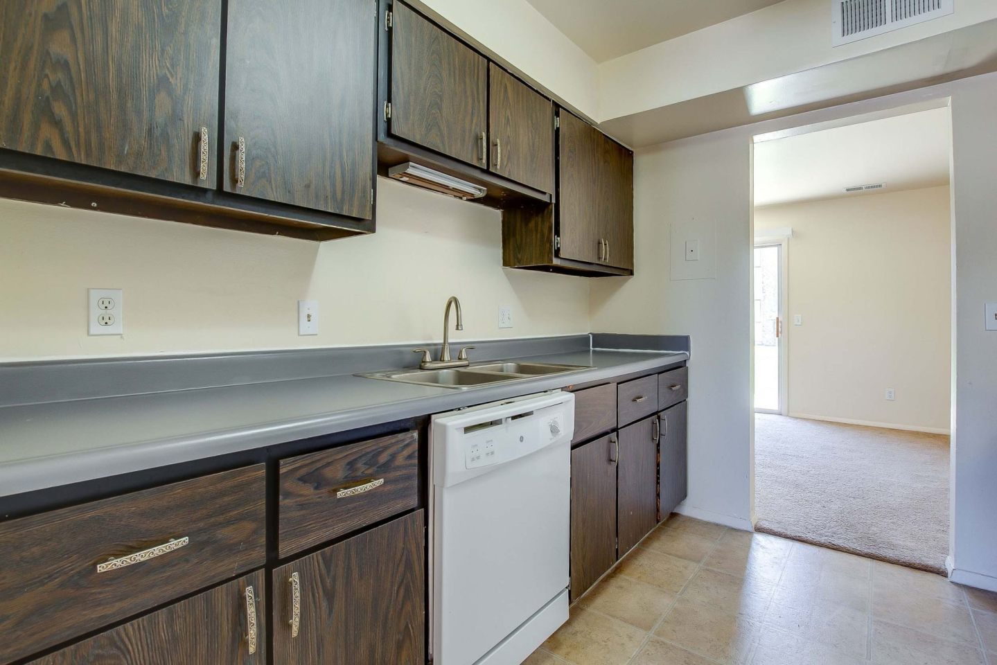 Black Hawk Apartments Image 2