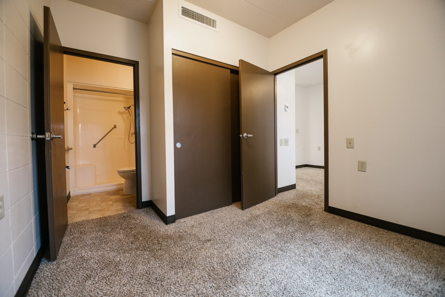 Meadowlawn Plaza Apartments Image 8