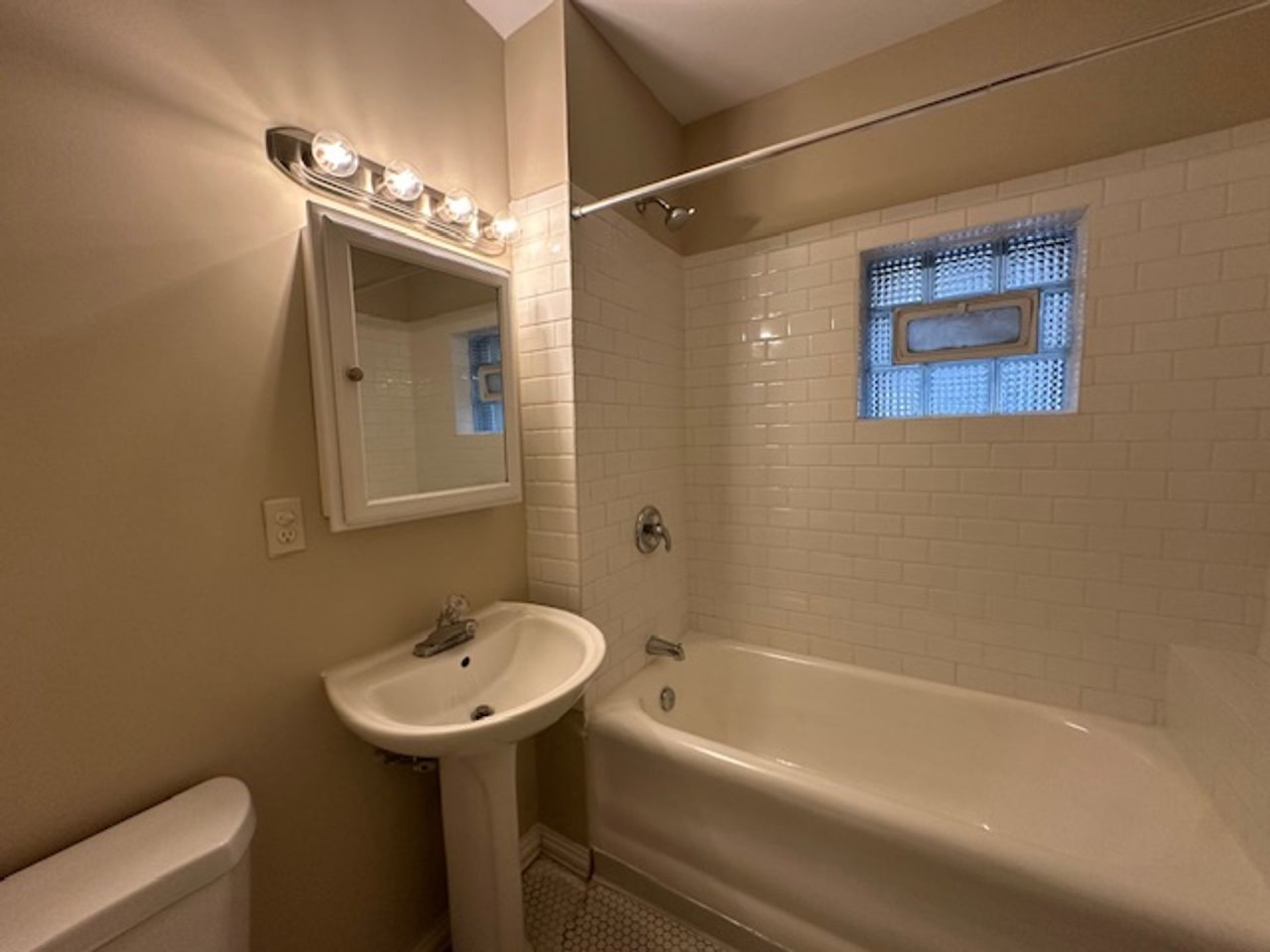 2534 N Prospect Avenue Image 8
