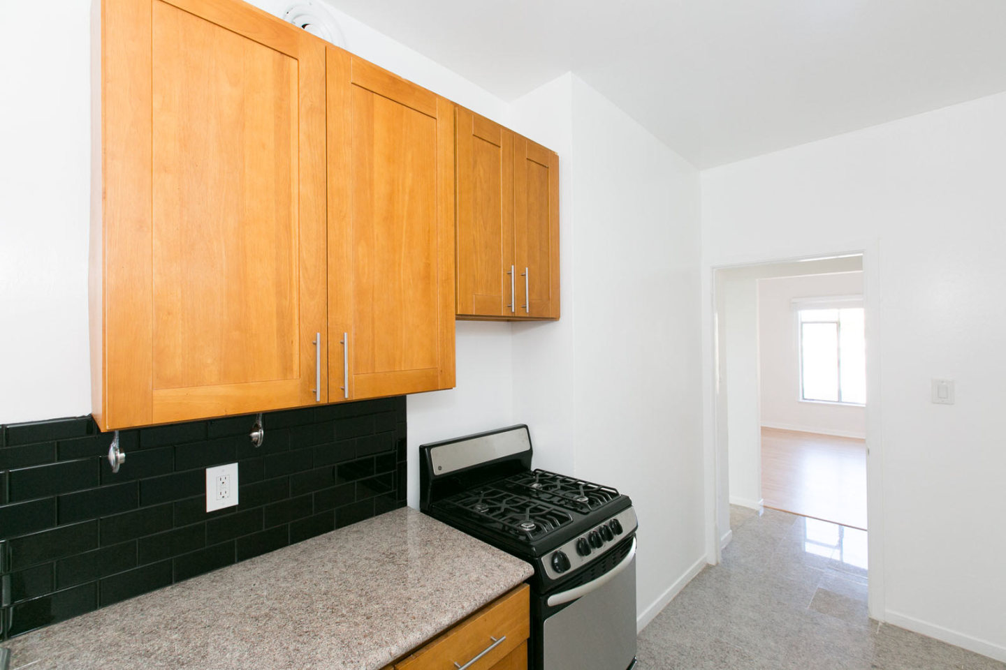 1424 VALENCIA Apartments Image 8