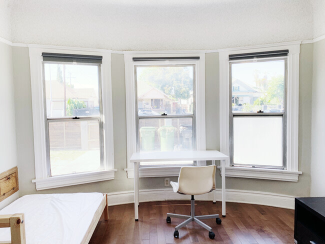 1356 West 30th Street - Co-Living Image 3
