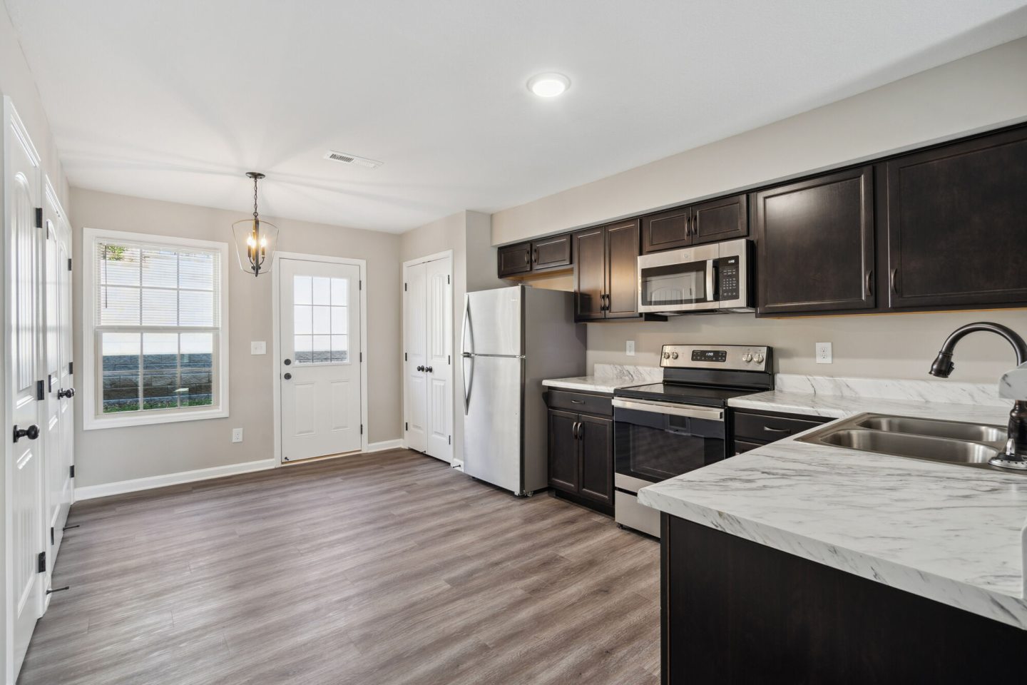 Center Pointe Townhomes Image 7