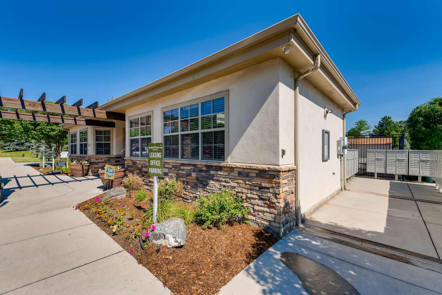 Boulder Crossroads Image 18