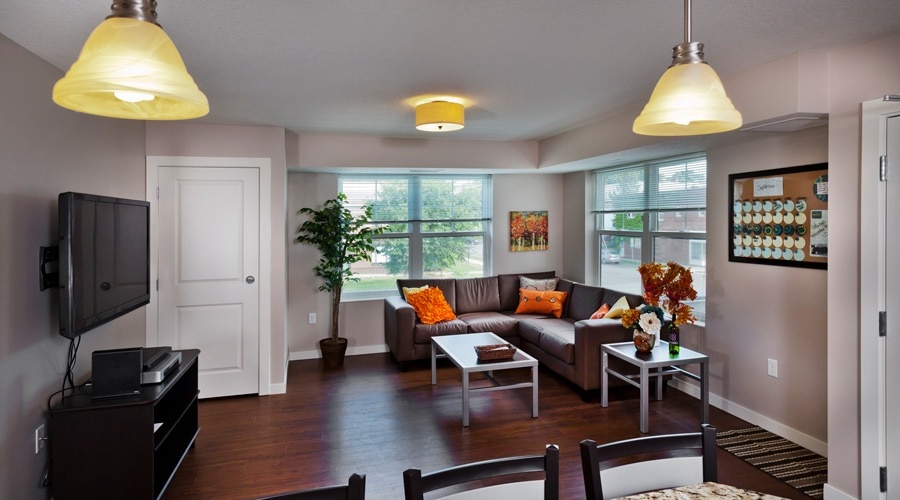 West Grand Avenue - Student Housing Image 11