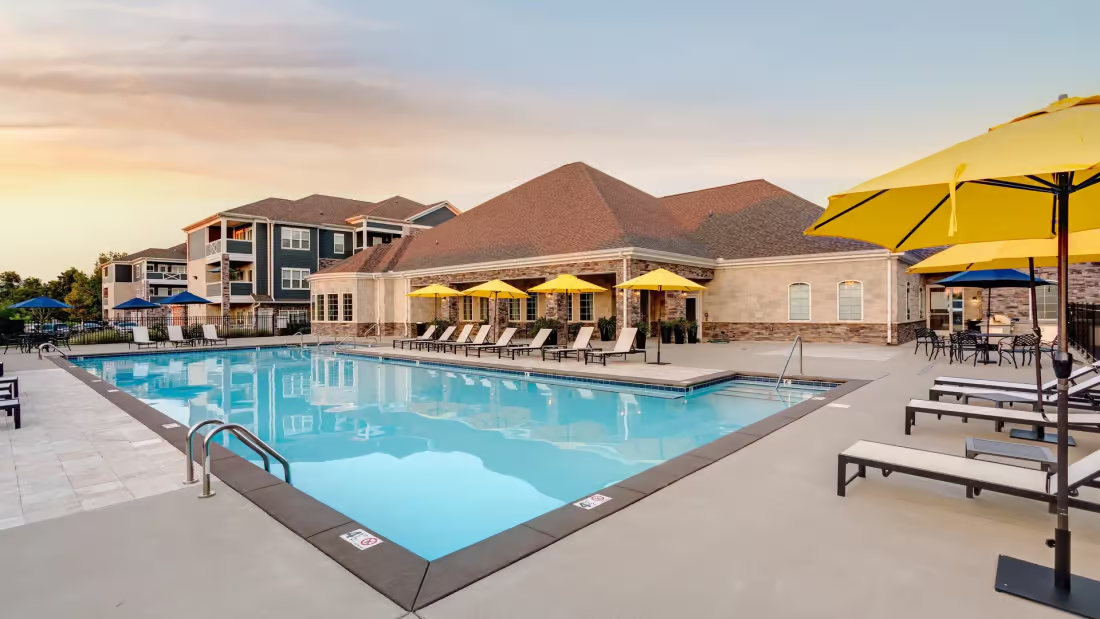 The Pointe at Five Oaks Apartments Image 17