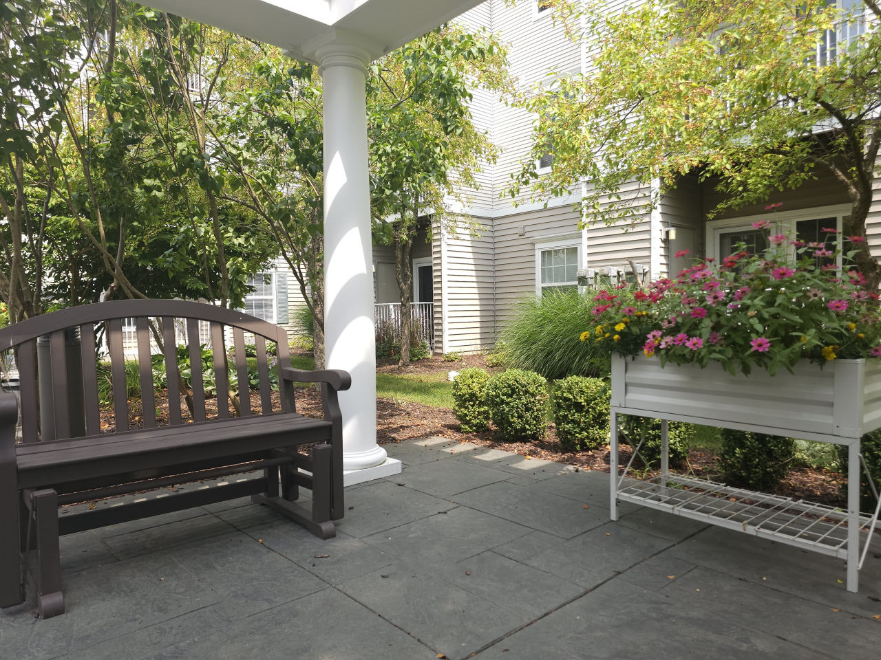 Oakhaven Manor - Senior Living Image 1