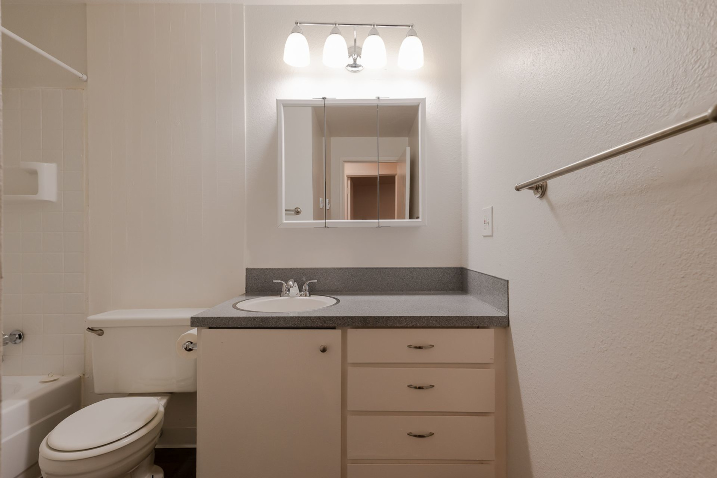 Lindbrook Apartments Image 28