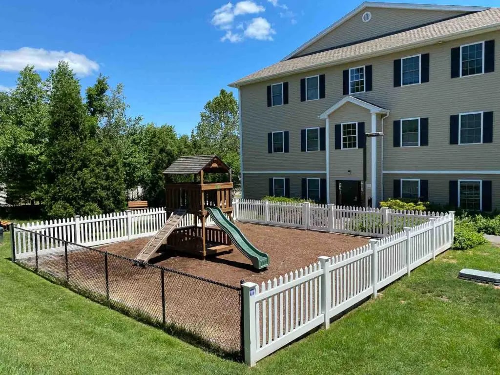 Redstone Apartments Image 9
