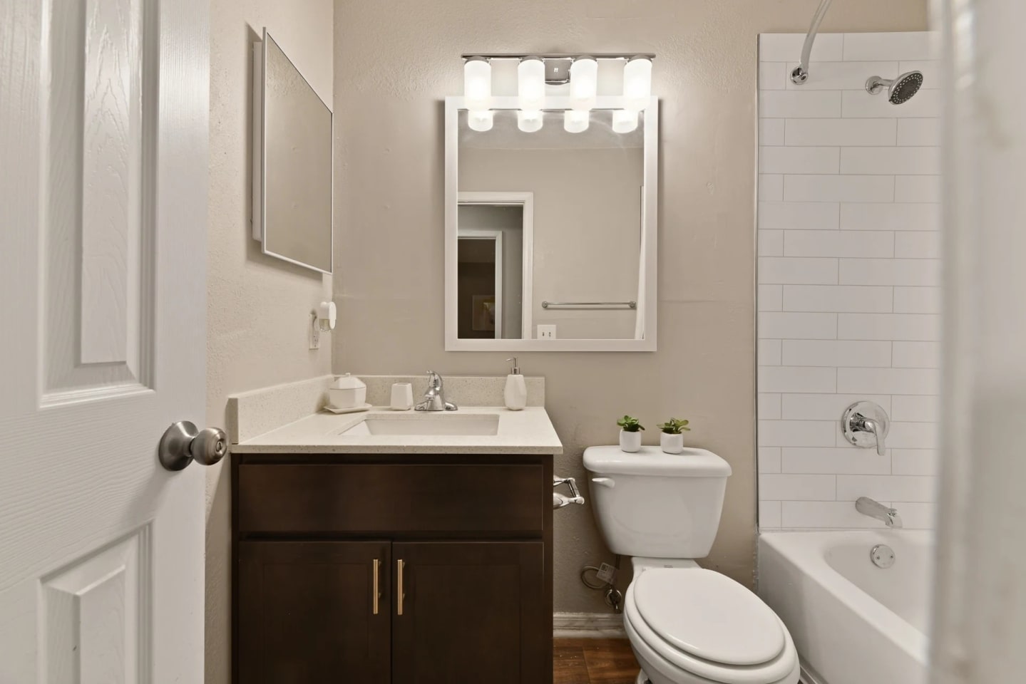 300 Riverside Image 33