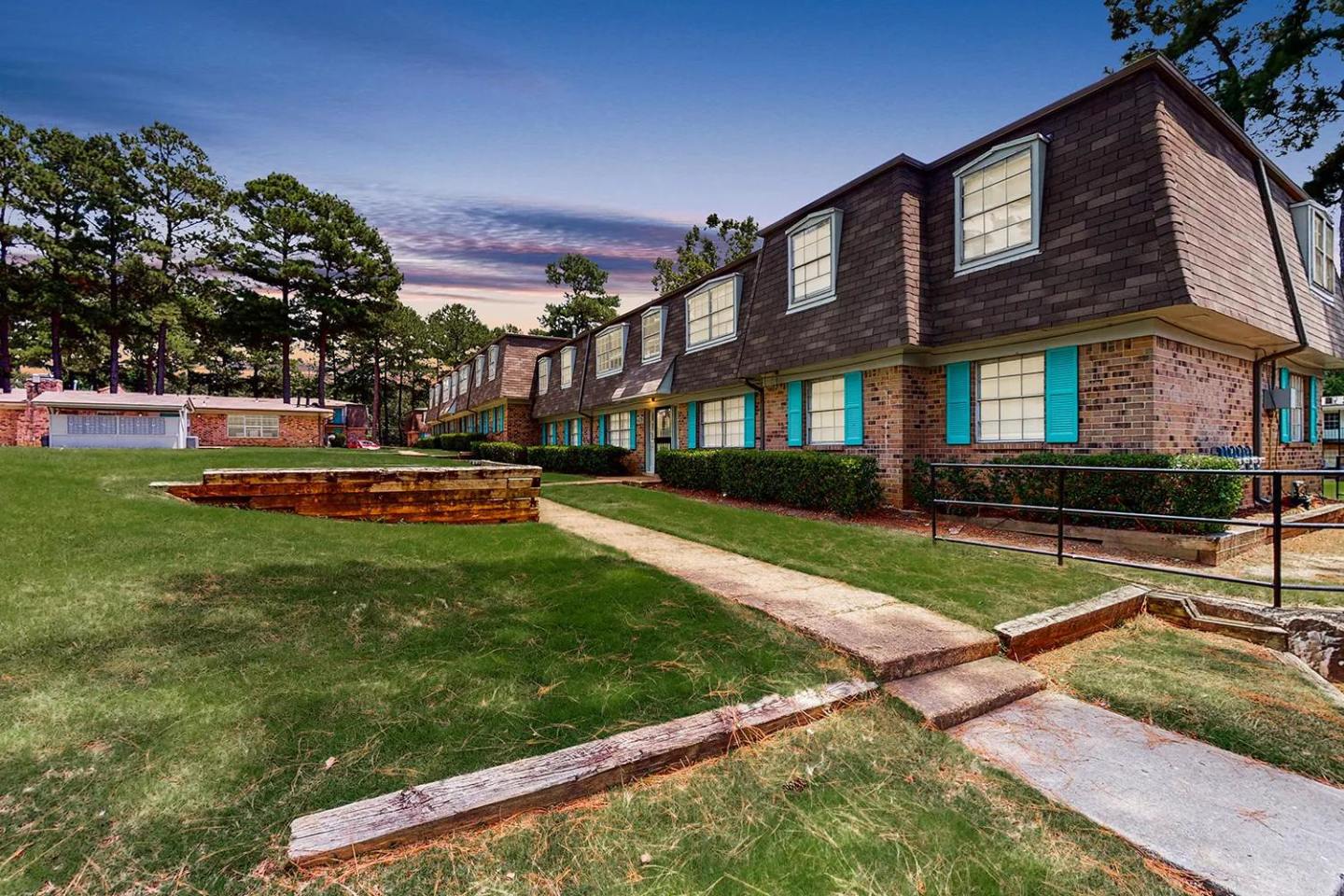 Luxe at Raleigh Apartments Image 35