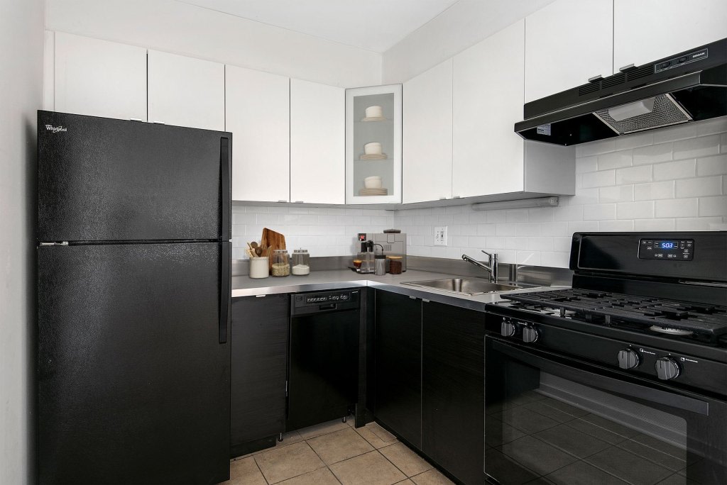 450 West Melrose Image 6