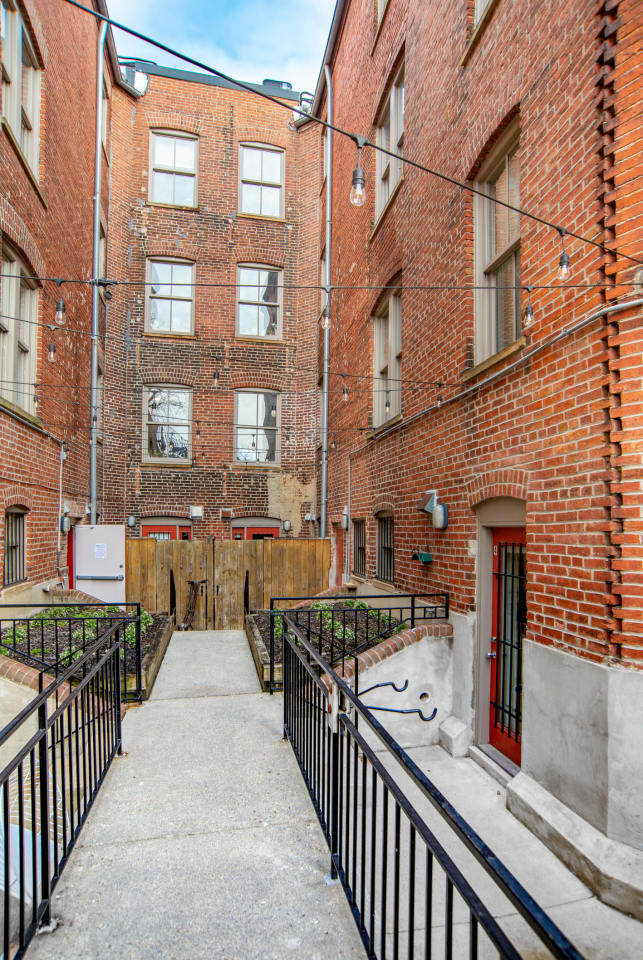 U Street Apartments Image 22