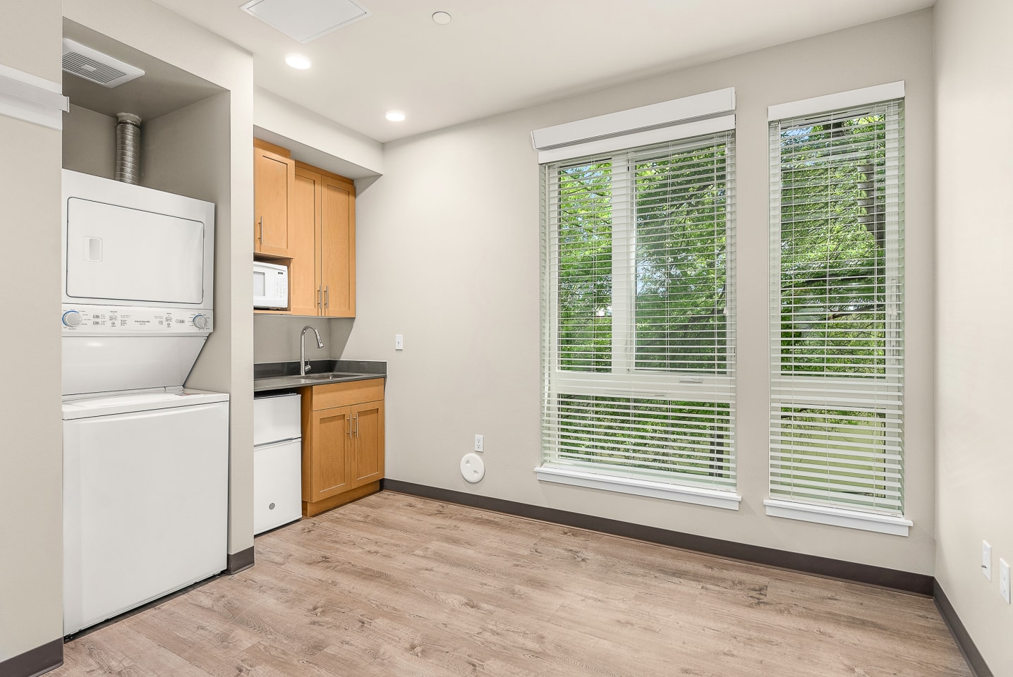 4029 Rainier Image 32