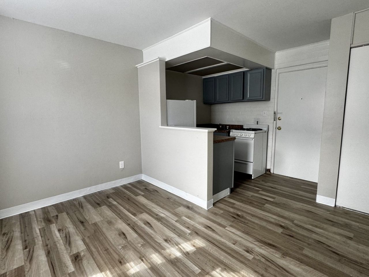 1330 W 5th Avenue Image 1
