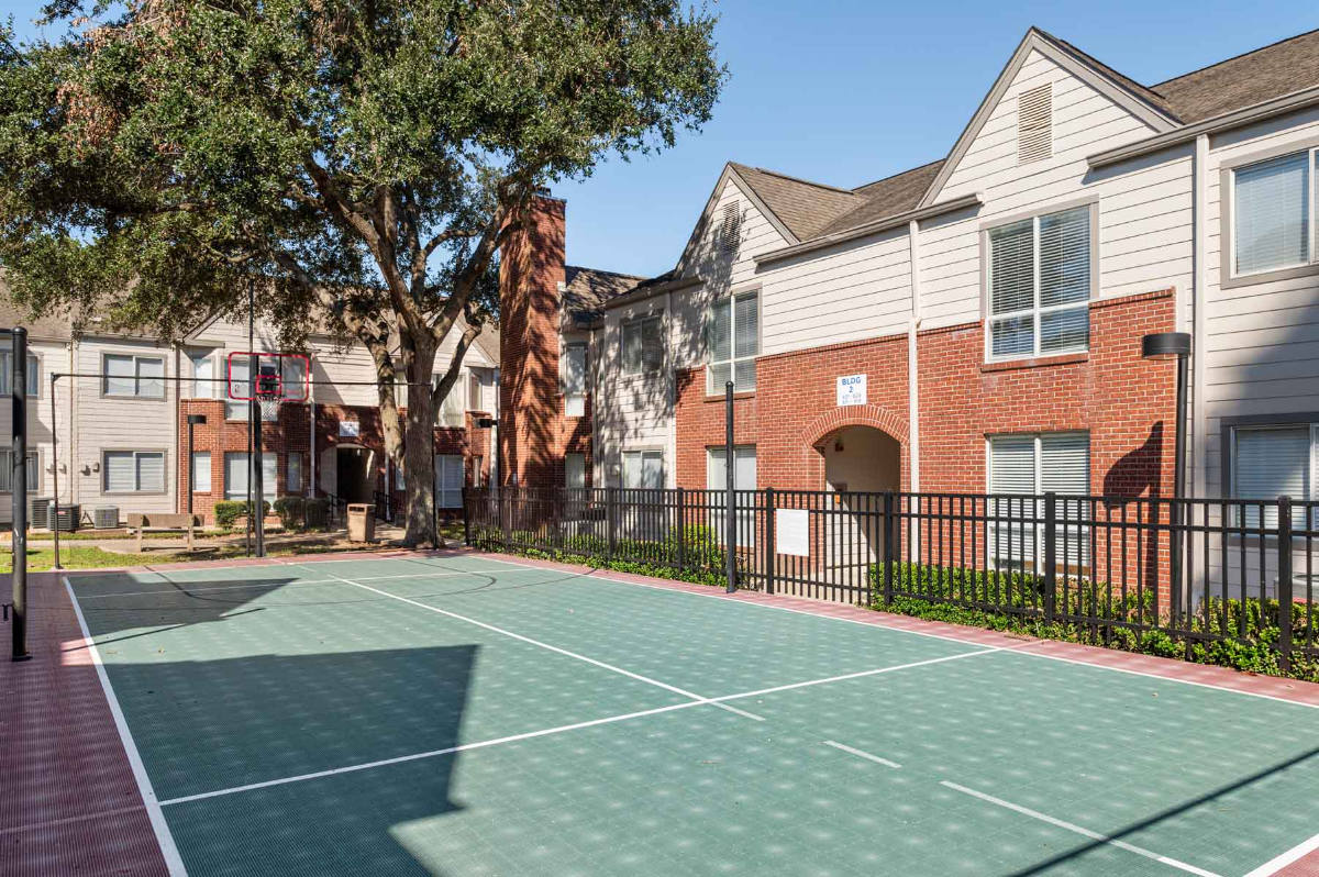 Clear Lake Apartments Image 4