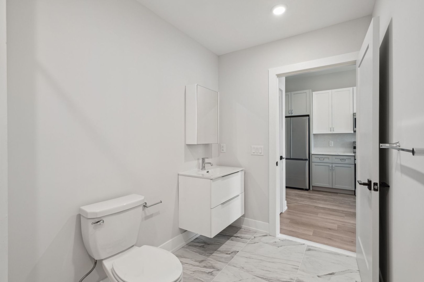 342 W Girard Avenue Image 13