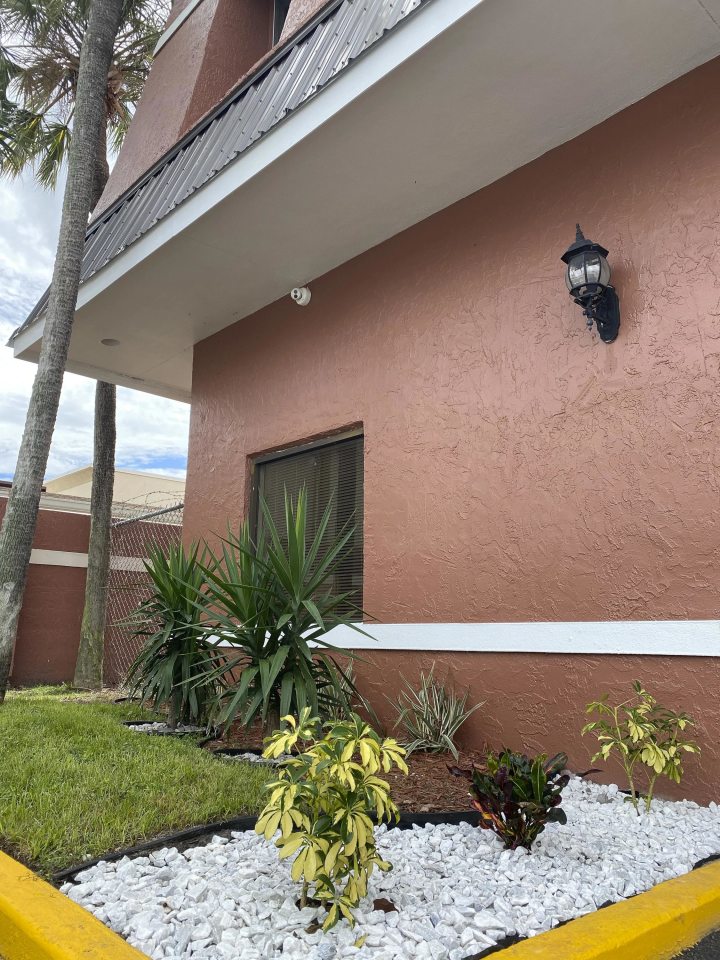 Colonial Drive Image 12