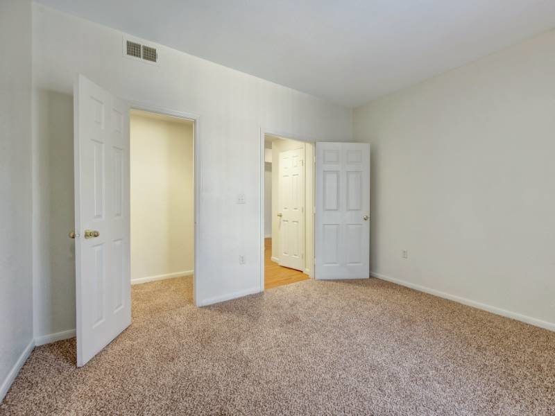 Village Crest Apartments Image 11