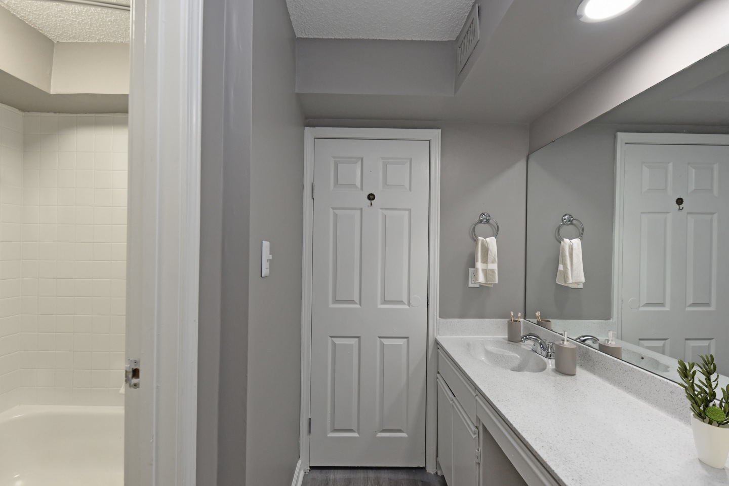 Colonial Estates Image 7