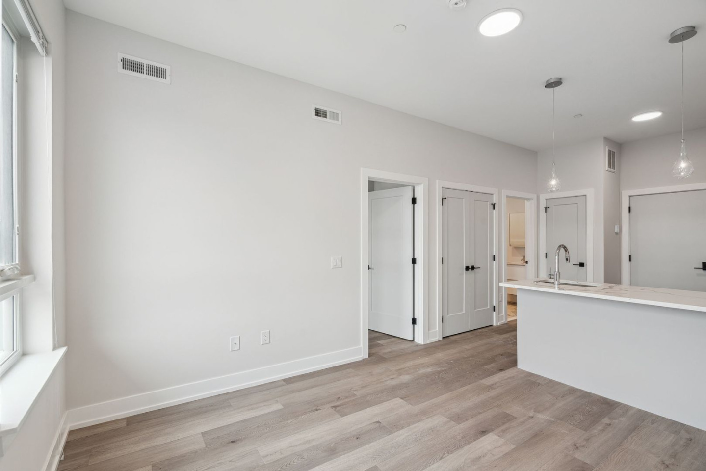 342 W Girard Avenue Image 3
