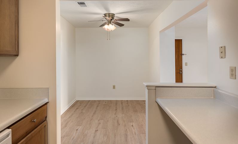 Pikeview Manor Apartments Image 11