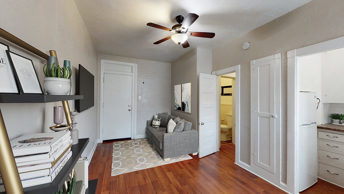 725 Logan Image 9
