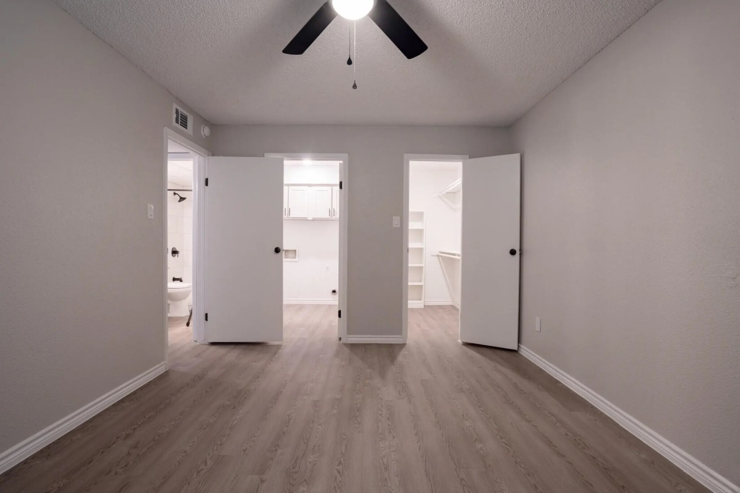 Skylar Pointe Image 16
