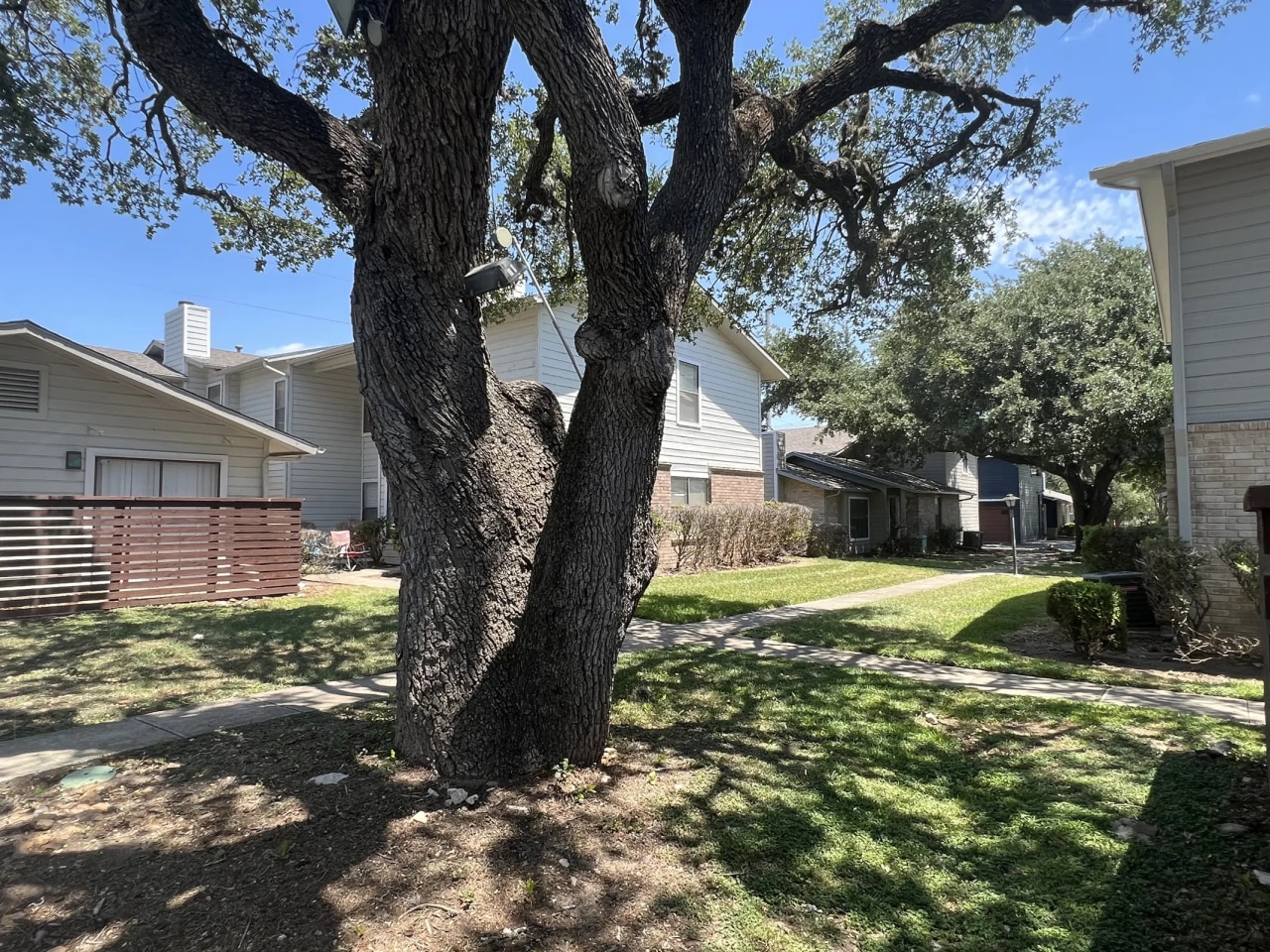 The Camaron Townhomes & Flats Image 35