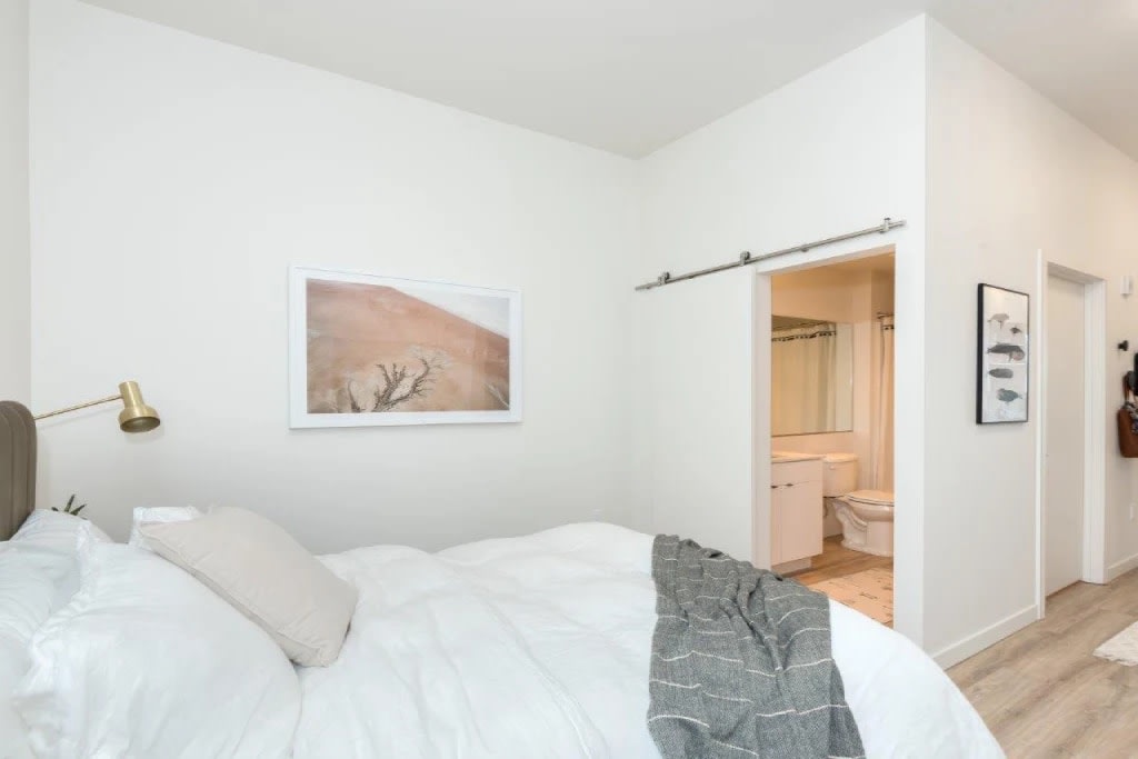 East of Eleven Image 13