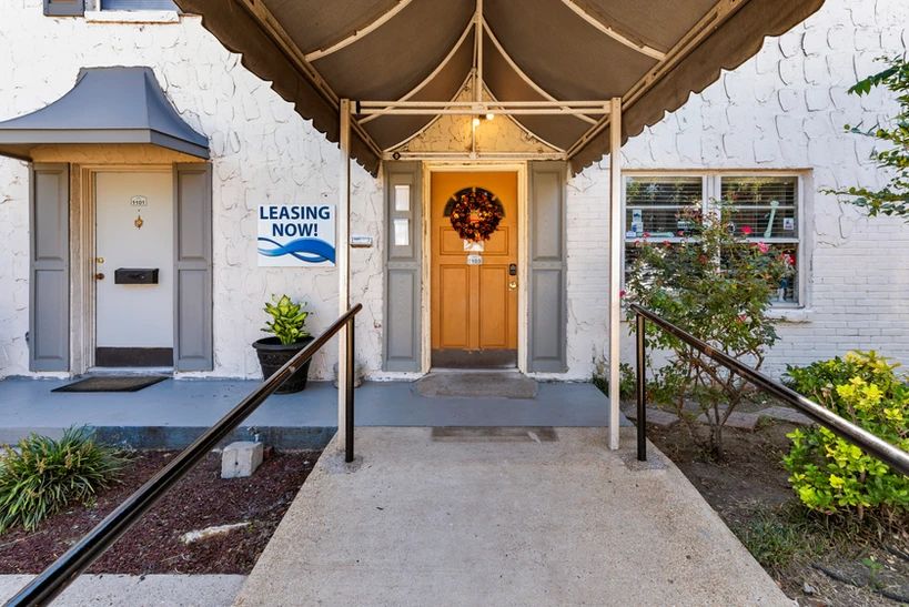 Townhomes at South Highlands Image 15