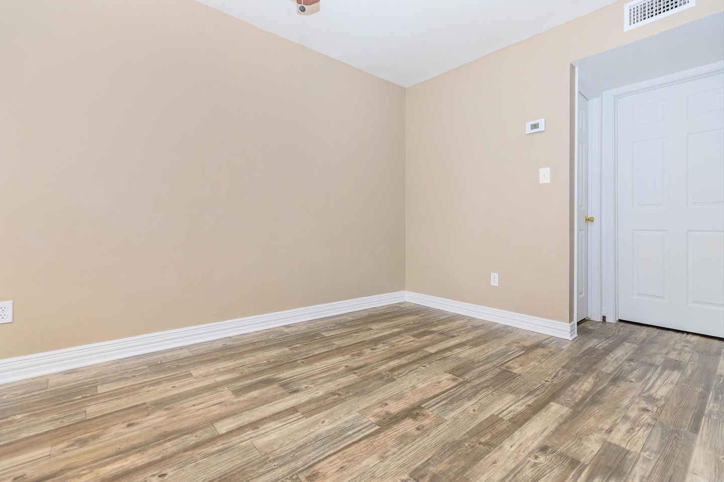 The Californian Apartments of Lufkin Image 3