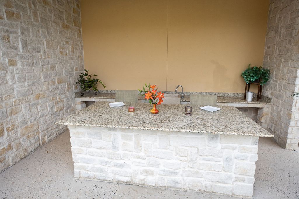 Crest Round Rock Image 13
