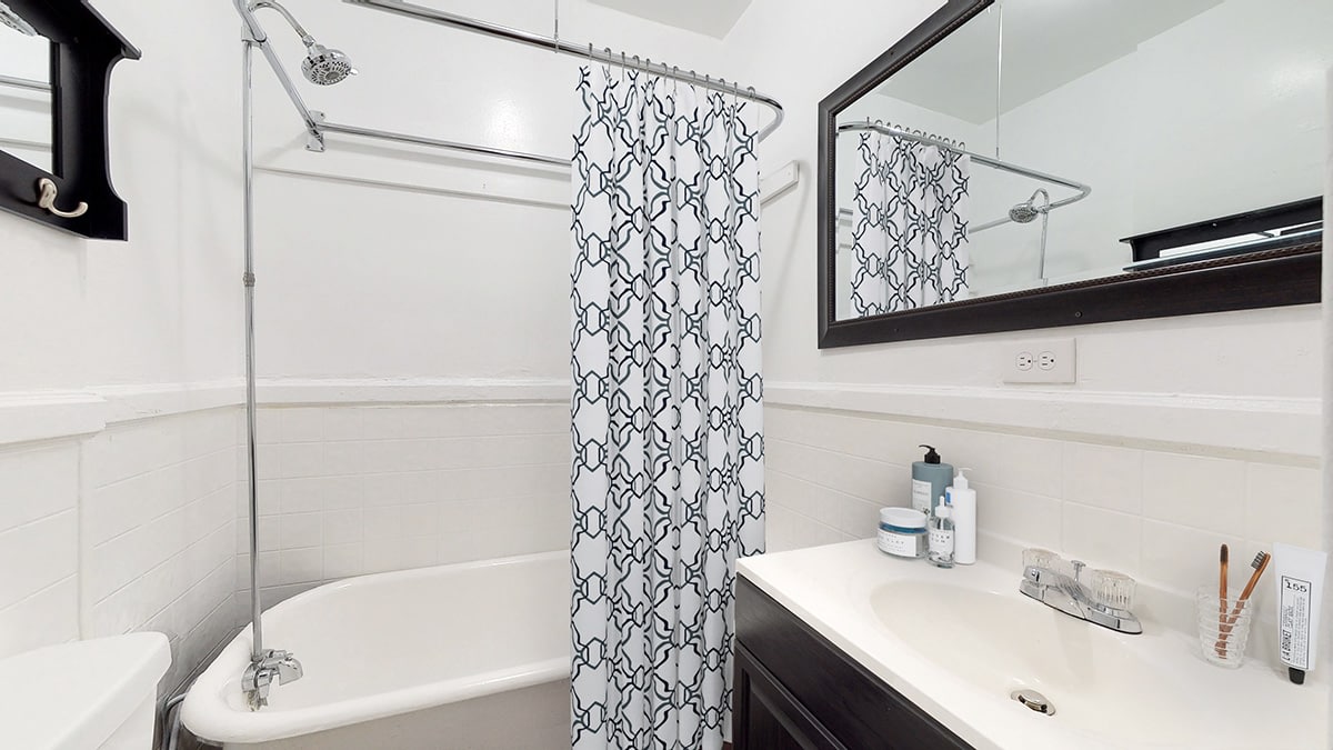 725 Logan Image 6