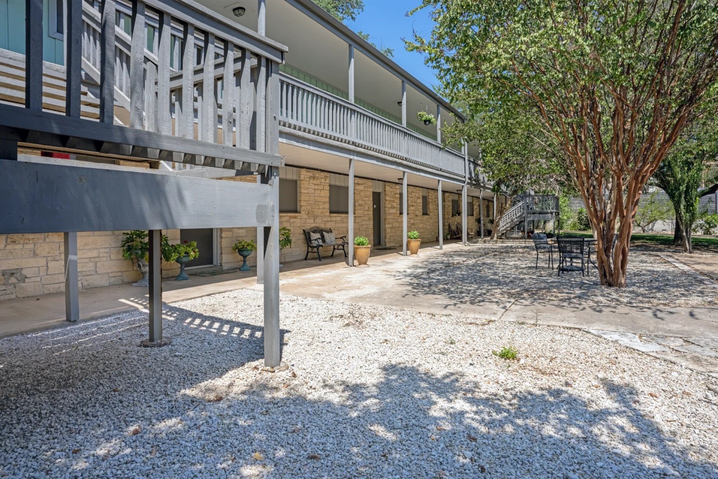 Antilles Apartments Image 15