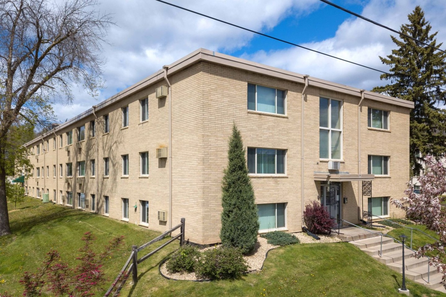 LaBlanche Apartments Image 2