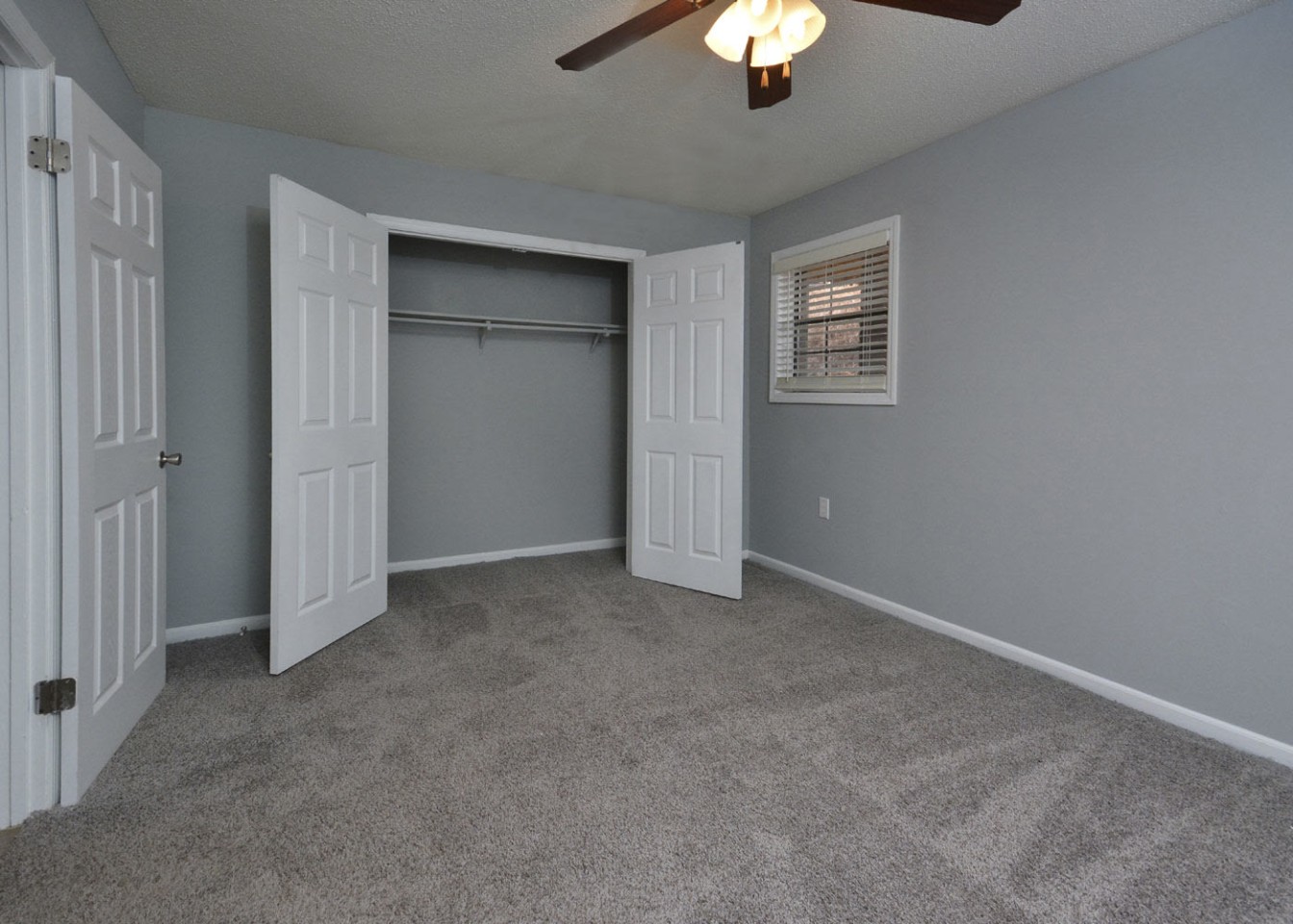 Lindsey Manor Apartments Image 3