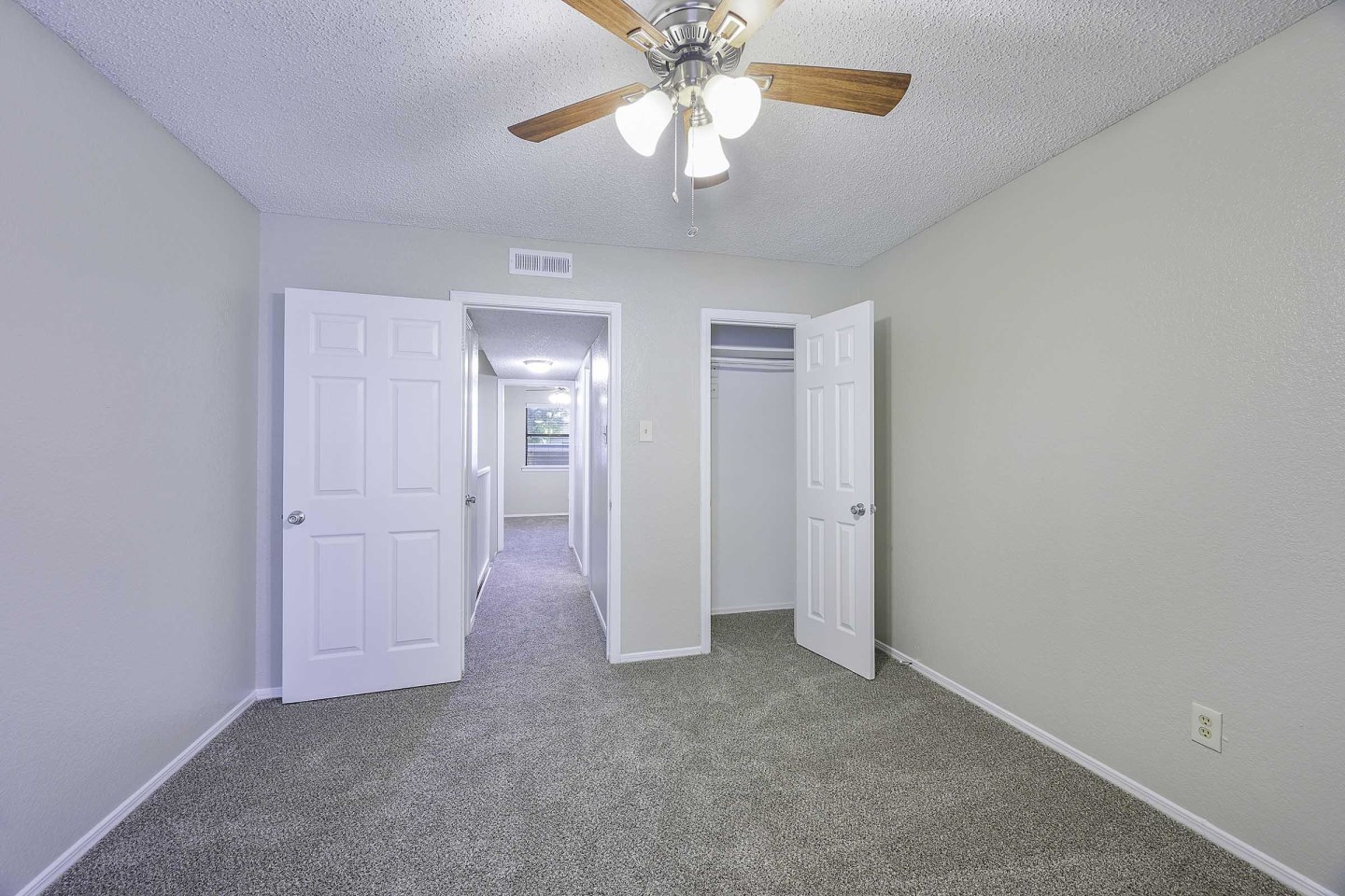 Parkwood Plaza Townhomes Image 6