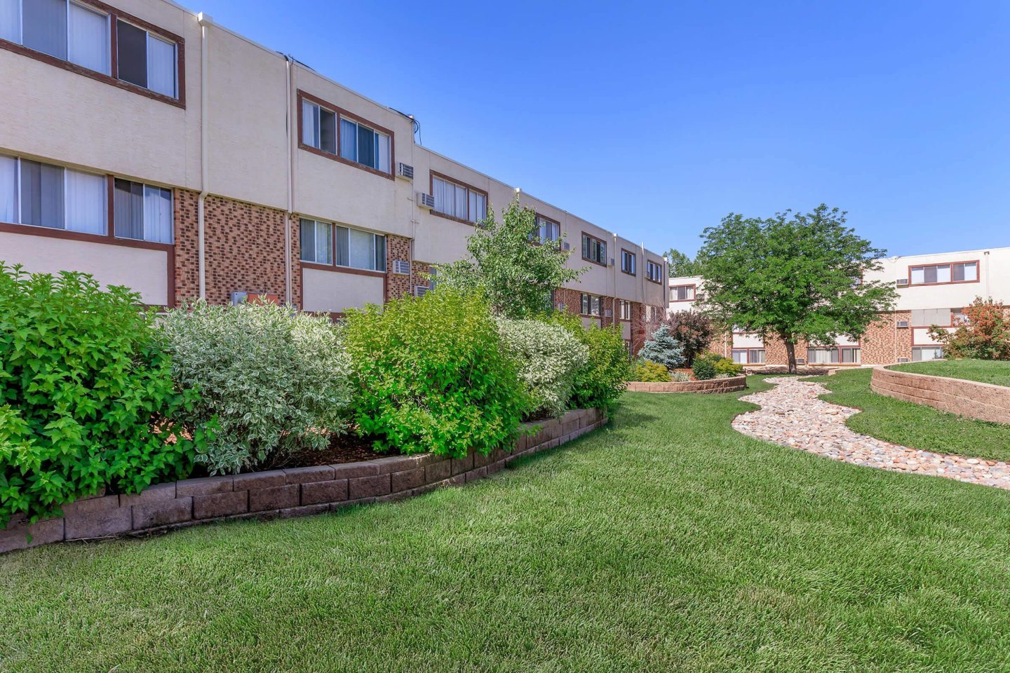 Skyview Condominiums Image 29