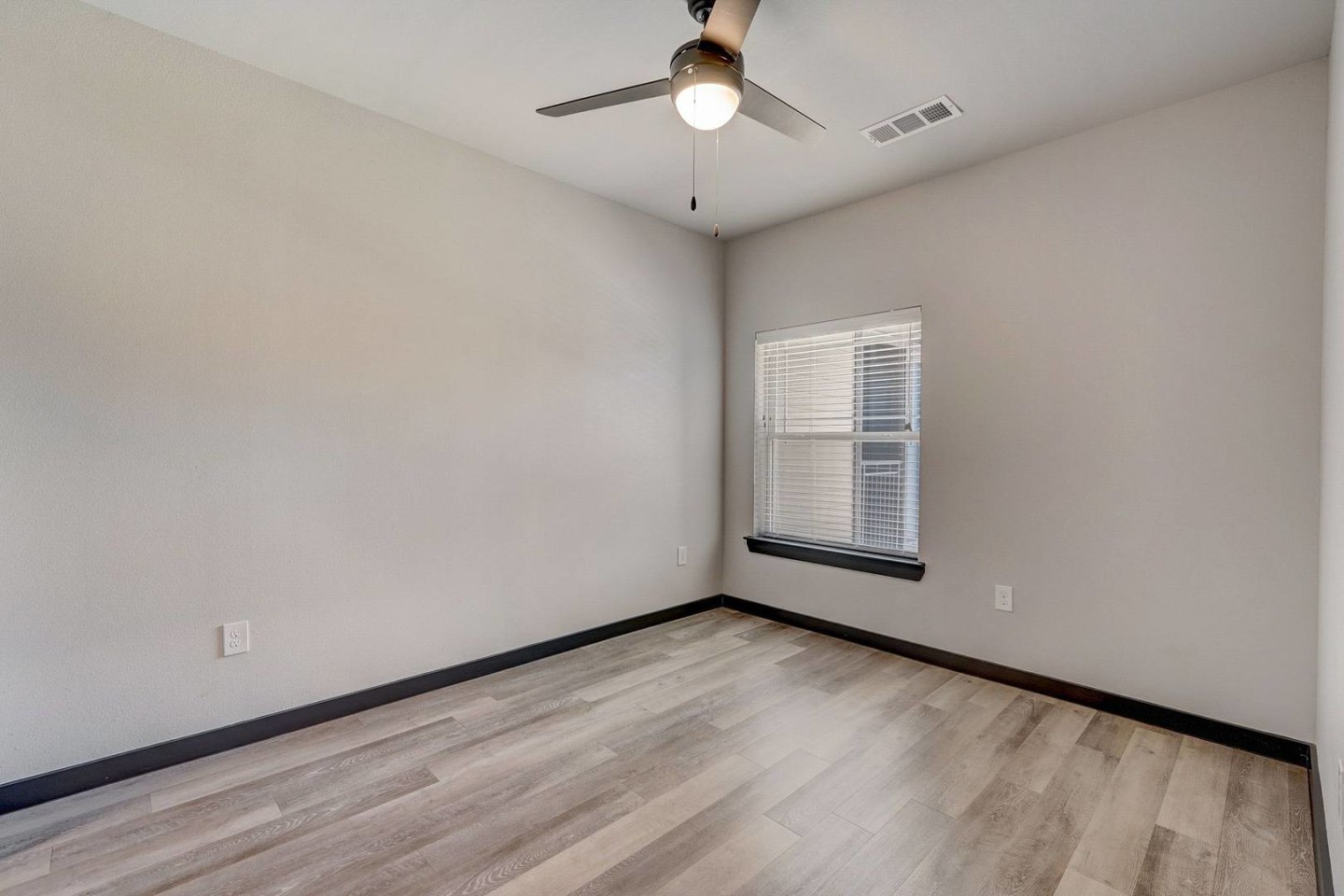 Skyview Flats Image 36