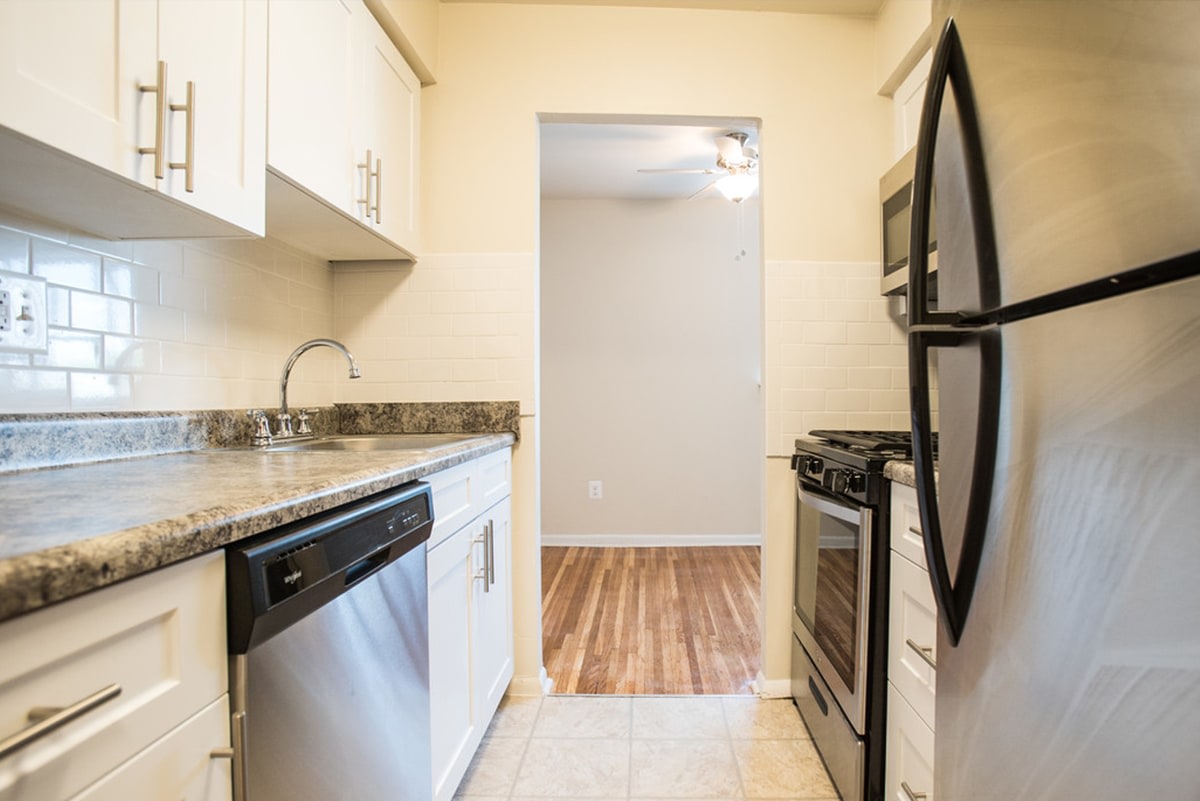 Ridge Carlton Apartments Image 5