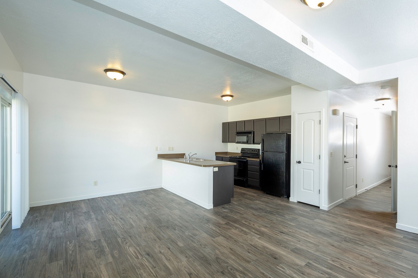 Wilshire Place Apartments Image 30