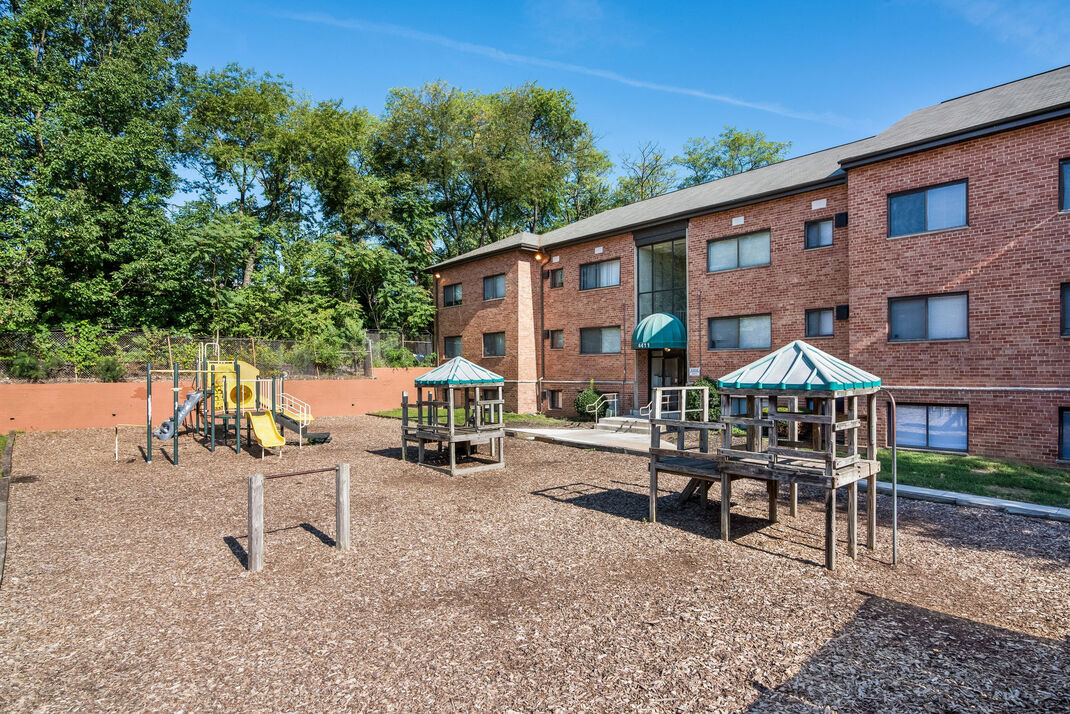 Parkway Apartments Image 13