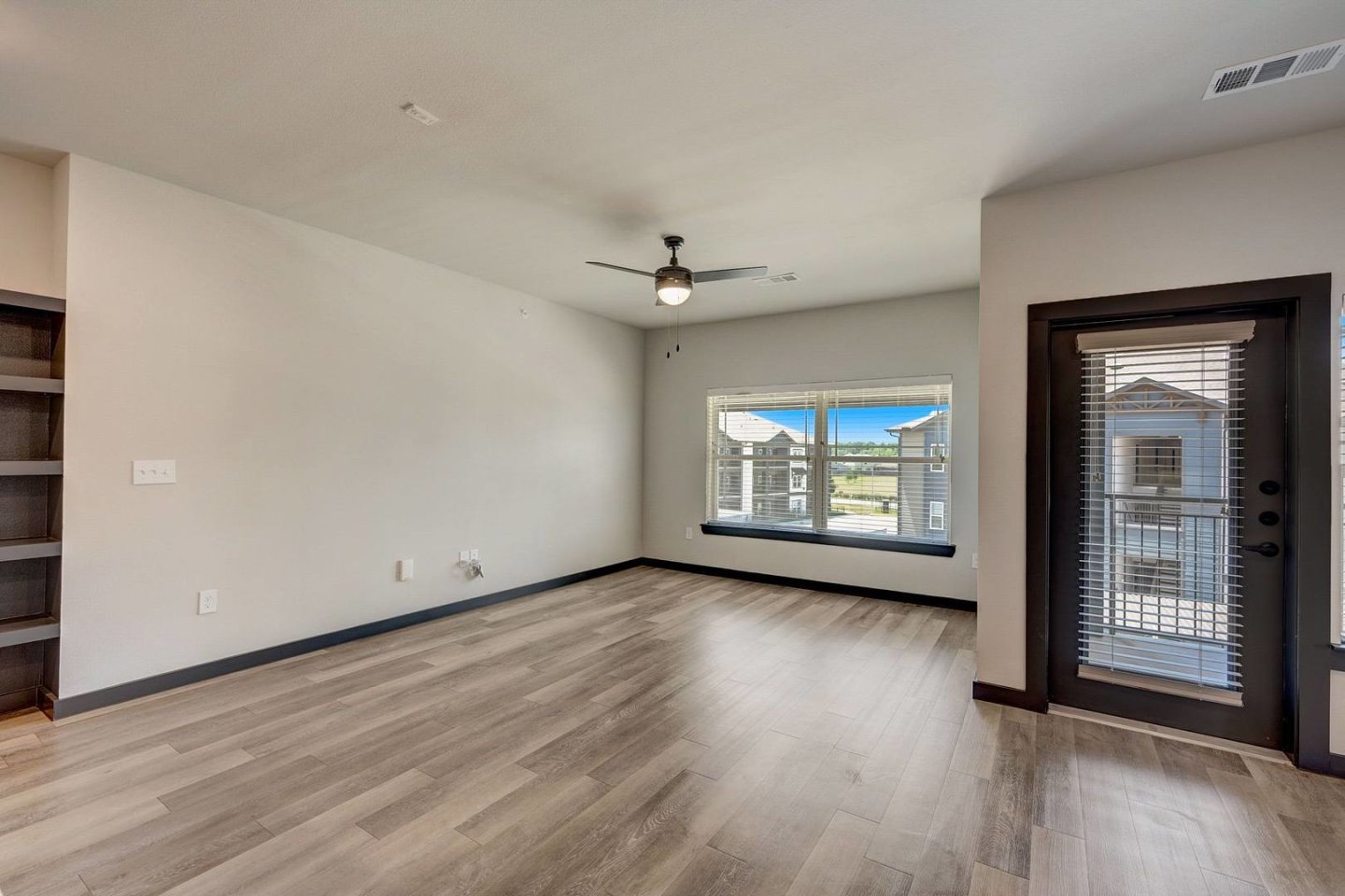 Skyview Flats Image 12