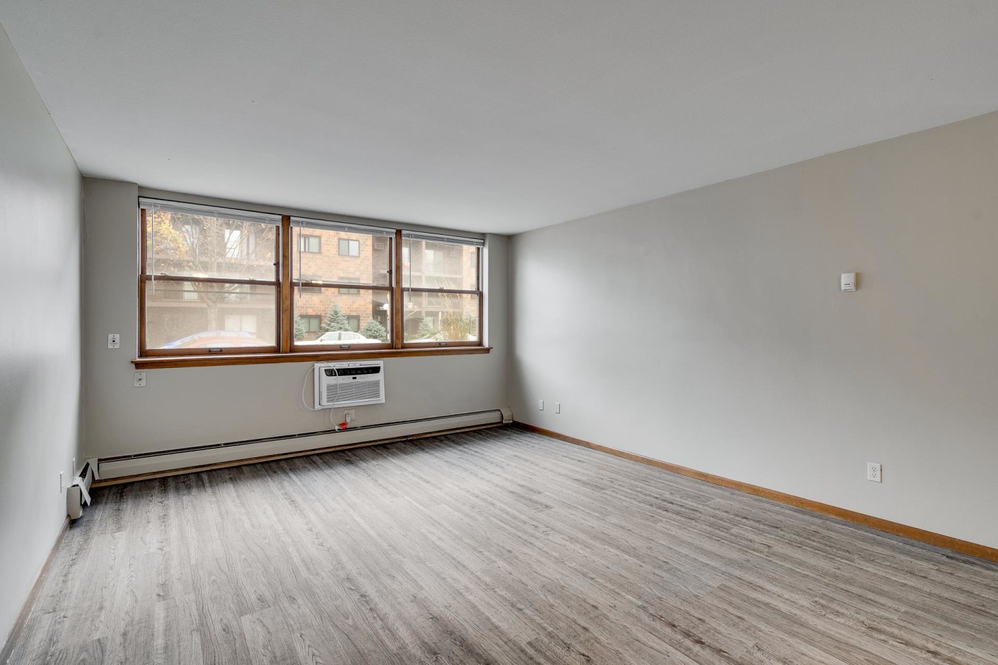 Bryant Manor Apartments Image 18