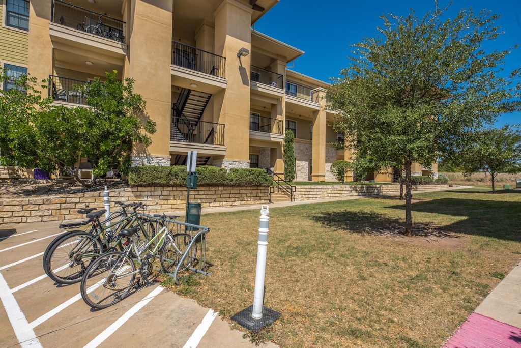 Crest Round Rock Image 9