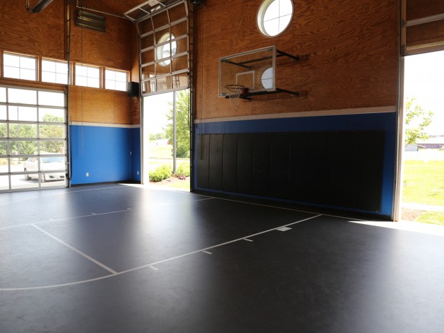 Yugo Lexington Campus Court Image 8